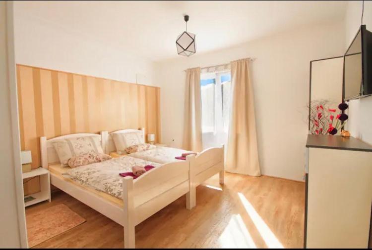 Rooms Bobic Licko Petrovo Selo Luaran gambar