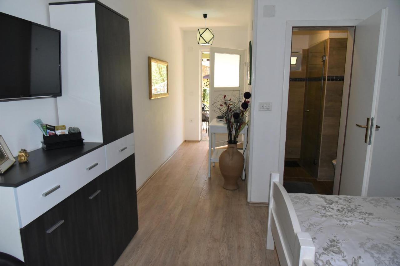 Rooms Bobic Licko Petrovo Selo Luaran gambar