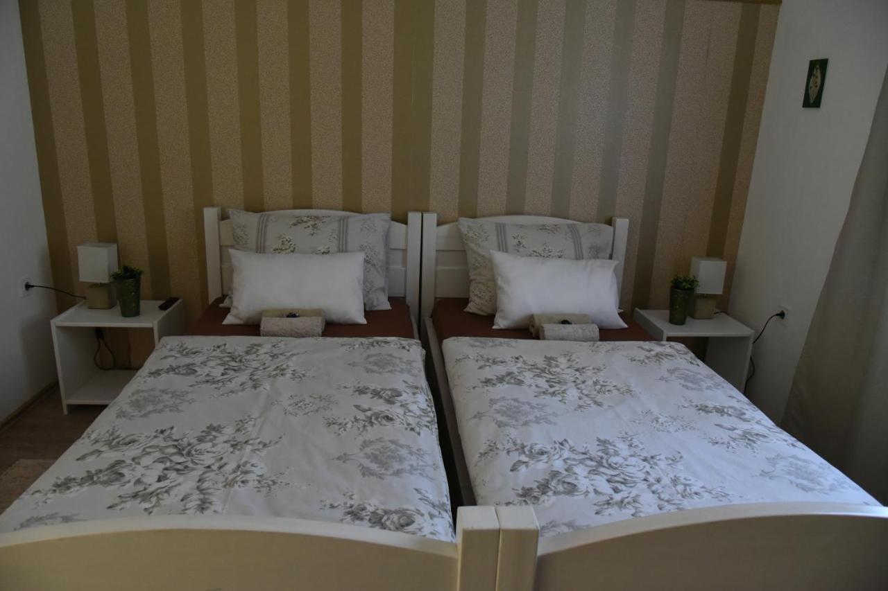 Rooms Bobic Licko Petrovo Selo Luaran gambar