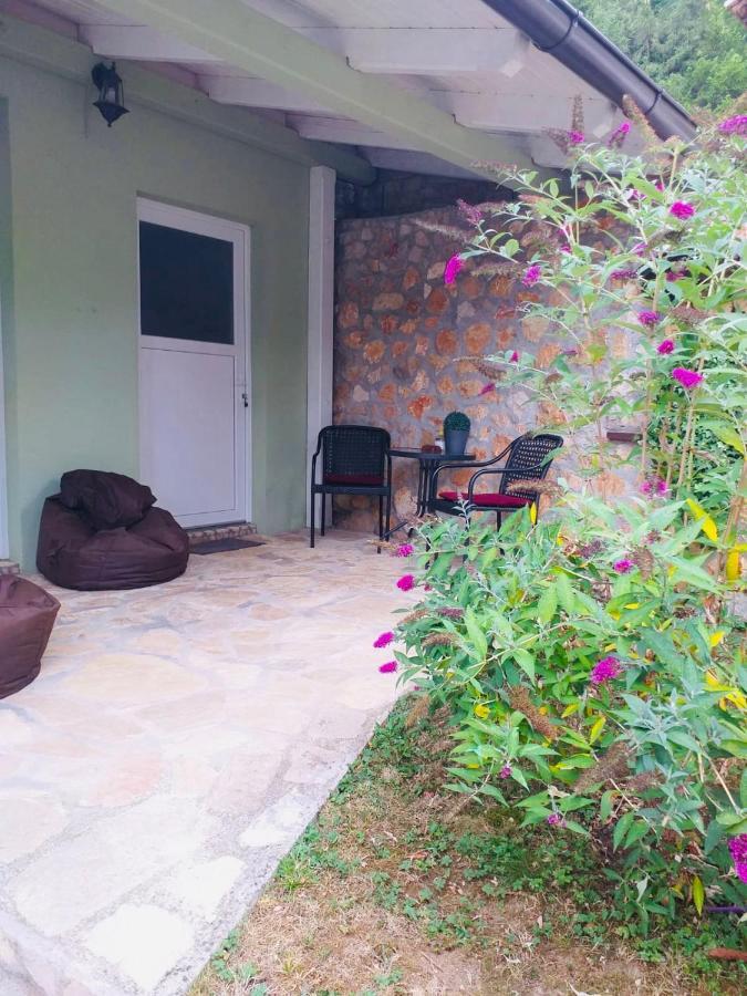 Rooms Bobic Licko Petrovo Selo Luaran gambar